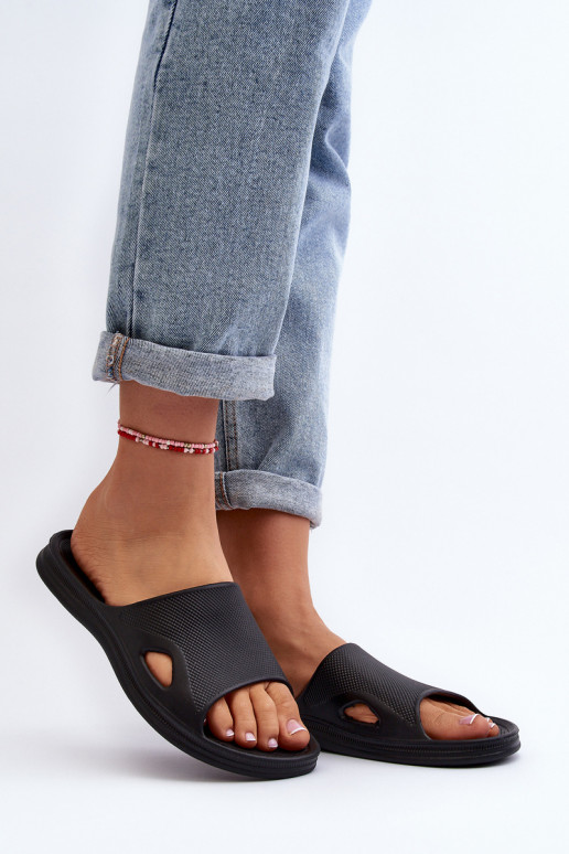 Klassiek model Damesslippers in de kleur zwart Juniria Klassiek model Damesslippers in de kleur zwart Juniria