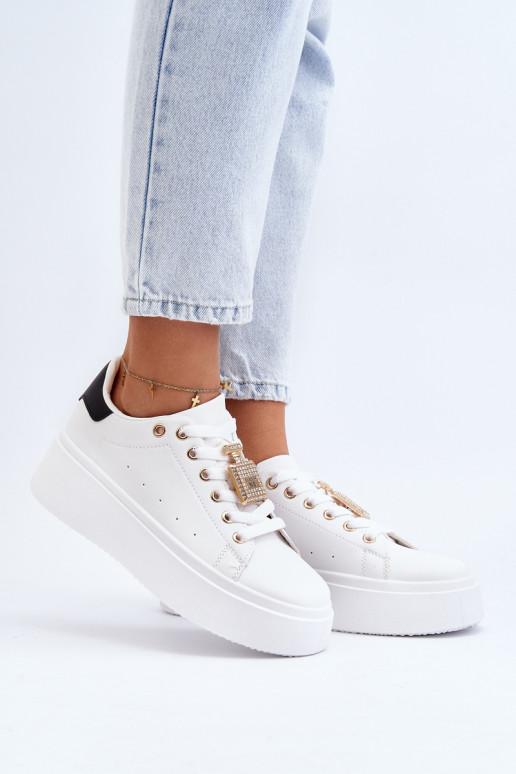 Chaussures modèle baskets avec ornements de couleur blanche Celedria