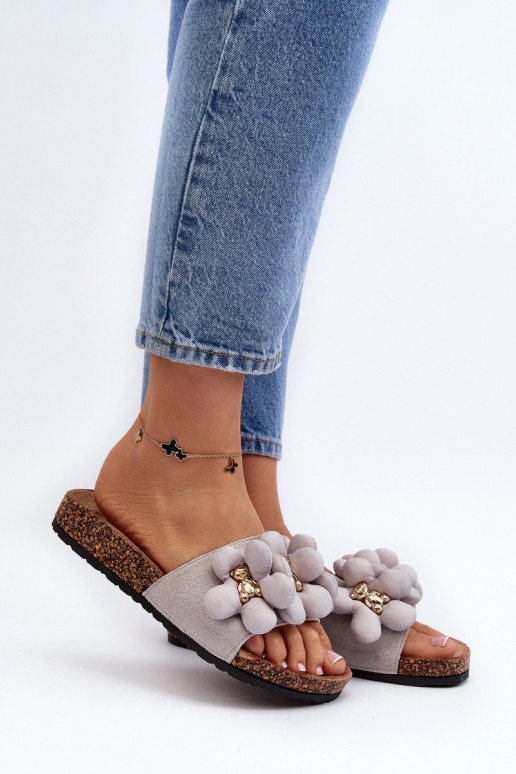 Damenhausschuhe mit schönen Details in der grauen Farbe Bunlia Damenhausschuhe mit schönen Details in der grauen Farbe Bunlia