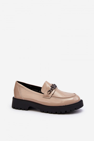 Mokassins mit Lackeffekt und breiten Absätzen in Beige von Ezoma