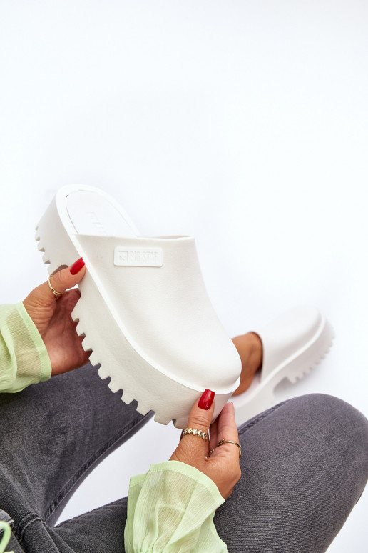 Slippers met modieuze massieve zolen Big Star NN274015 witte kleur Slippers met modieuze massieve zolen Big Star NN274015 witte kleur