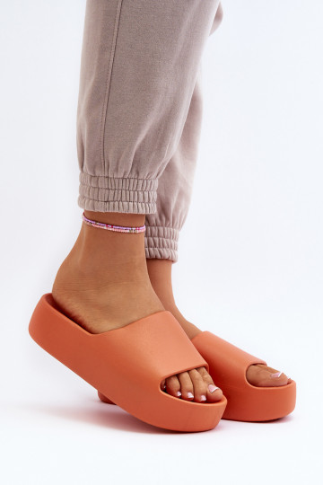 Slippers met massieve zool in de oranje kleur Oreithano 2