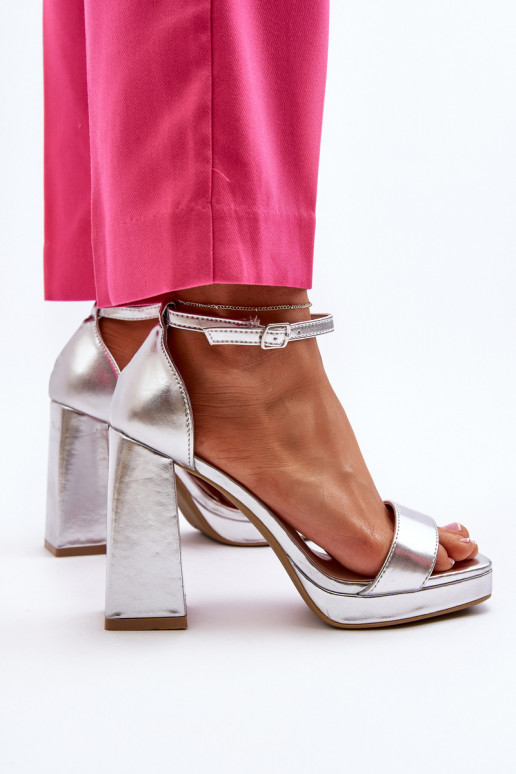 Silberne Merila High Heels aus Wildleder mit quadratischer Zehenpartie