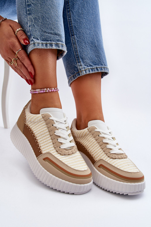 Sneakers model schoenen met een beige platform Redala Sneakers model schoenen met een beige platform Redala