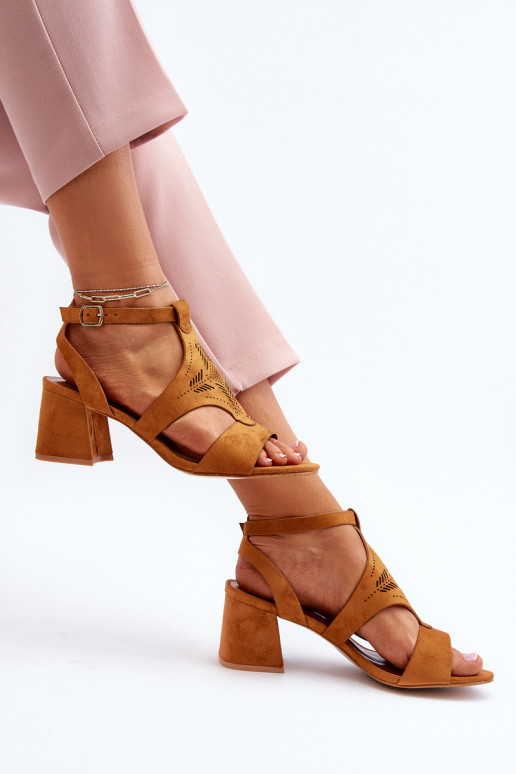 Sandalen met lage hak in de bruine kleur Eleriva