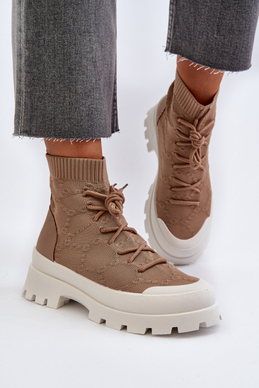 avec une semelle intérieure de type chaussette avec une semelle intérieure de type chaussette