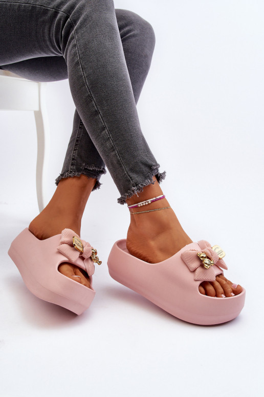 Leichte Hausschuhe für Damen mit Bändern in Rosa von Salessa