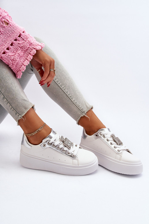 Chaussures modèle baskets avec ornements de couleur blanche Celedria