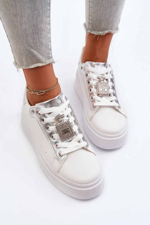 Chaussures modèle baskets avec ornements de couleur blanche Celedria
