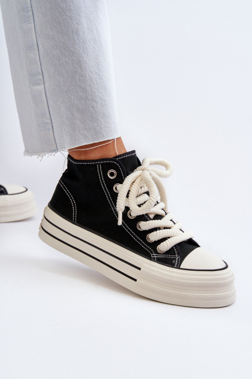 Freizeitschuhe mit Plateau in der Farbe Schwarz von Aineri Freizeitschuhe mit Plateau in der Farbe Schwarz von Aineri