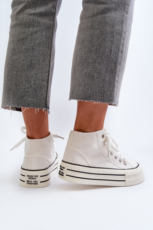 Casual schoenen met een platform in de witte kleur Aineri Casual schoenen met een platform in de witte kleur Aineri