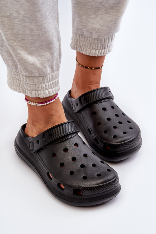 Lichte pantoffels in de kleur zwart Ilariana Lichte pantoffels in de kleur zwart Ilariana