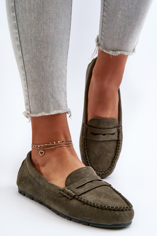 Klassisches Damen-Mokassin-Modell aus Wildleder in der Farbe Khaki von Glimris Klassisches Damen-Mokassin-Modell aus Wildleder in der Farbe Khaki von Glimris