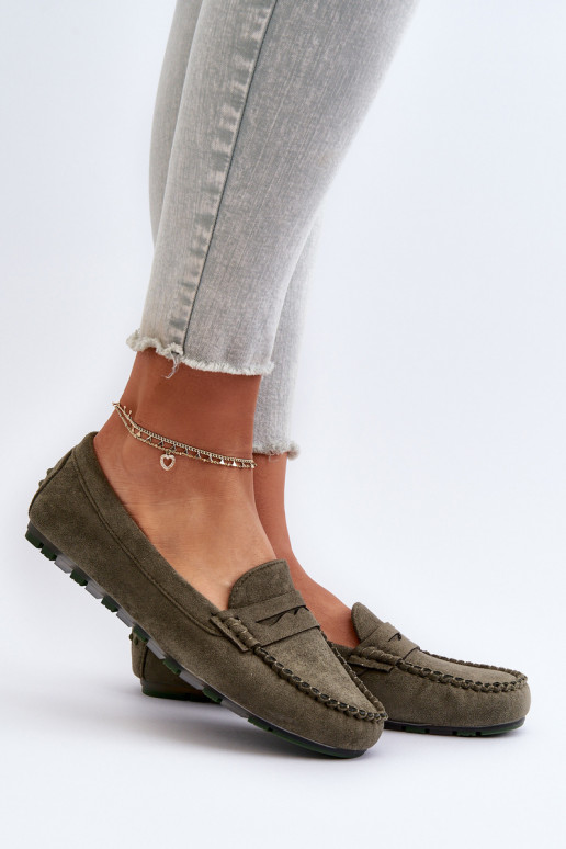 Klassisches Damen-Mokassin-Modell aus Wildleder in der Farbe Khaki von Glimris Klassisches Damen-Mokassin-Modell aus Wildleder in der Farbe Khaki von Glimris