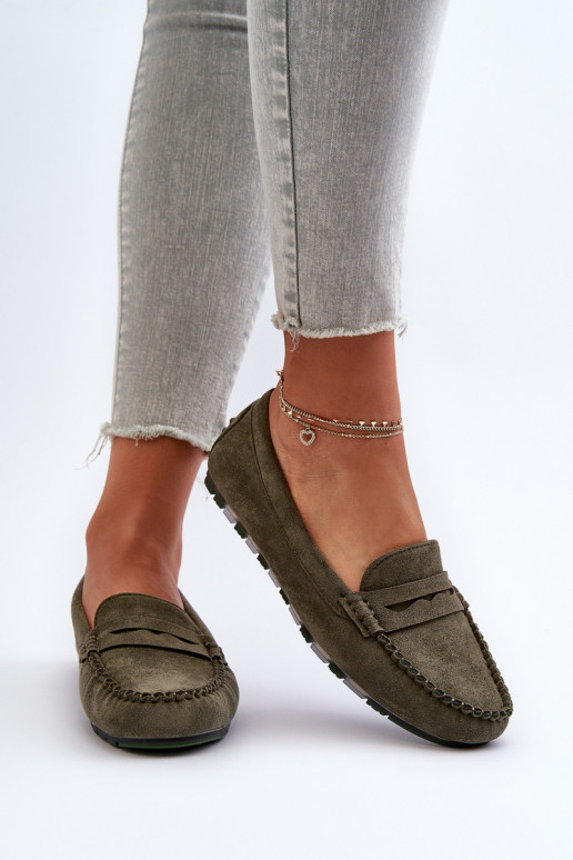 Klassisches Damen-Mokassin-Modell aus Wildleder in der Farbe Khaki von Glimris Klassisches Damen-Mokassin-Modell aus Wildleder in der Farbe Khaki von Glimris