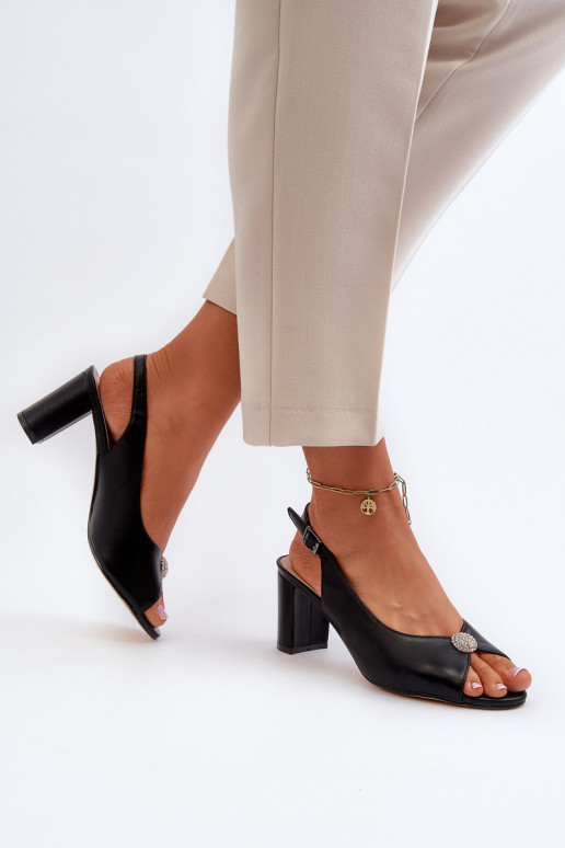 Elegante stijl sandalen met hakken met ornamenten in de zwarte kleur Trasea