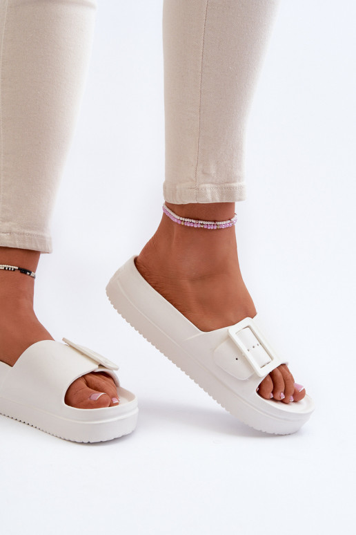 Lichte slippers met gespplatform Big Star NN274A661 witte kleur Lichte slippers met gespplatform Big Star NN274A661 witte kleur