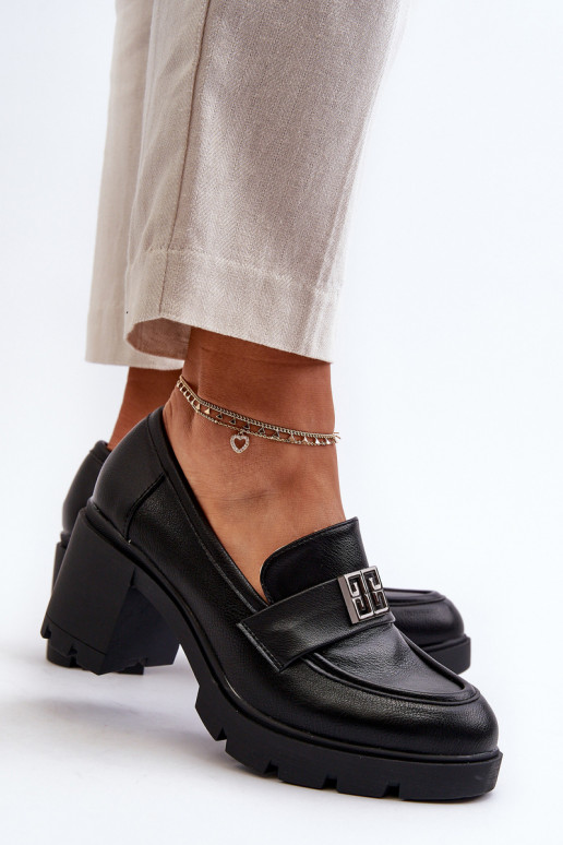 Schuhe mit breitem Absatz und Ornamenten in der Farbe Schwarz von Ranunca