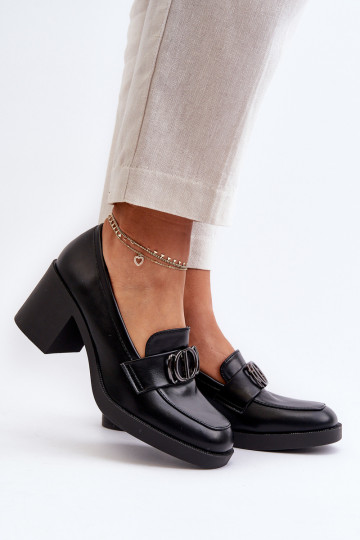 Absatzschuhe mit Ornamenten aus schwarzem Nedarea 2