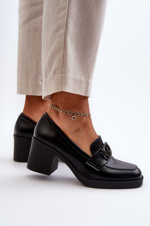 Schoenen met hak en ornamenten in zwart Nedarea