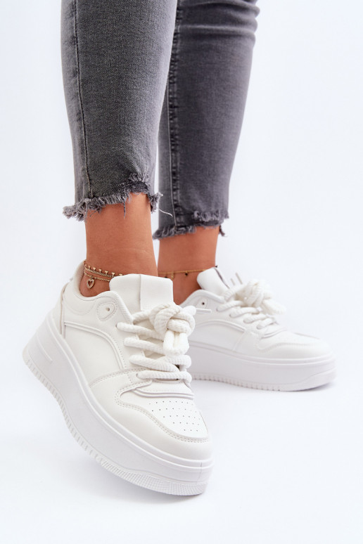 Sneakers-Modellschuhe mit Plateau aus Öko-Leder in der Farbe Weiß von Vhisper