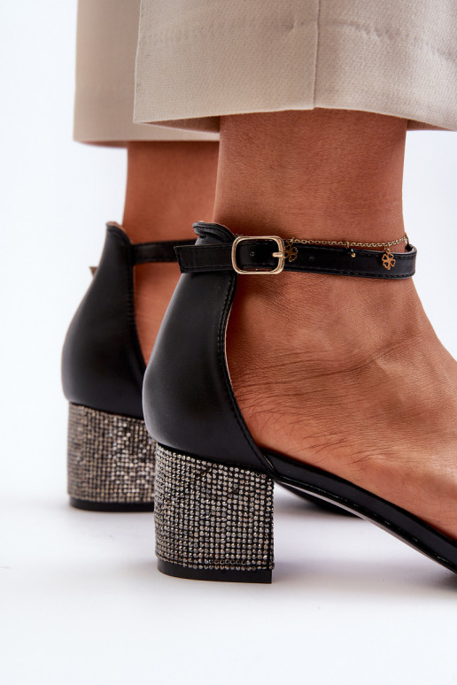 Eco-leren damessandalen Zdobionym Obcasie, zwarte kleur Wiatalia