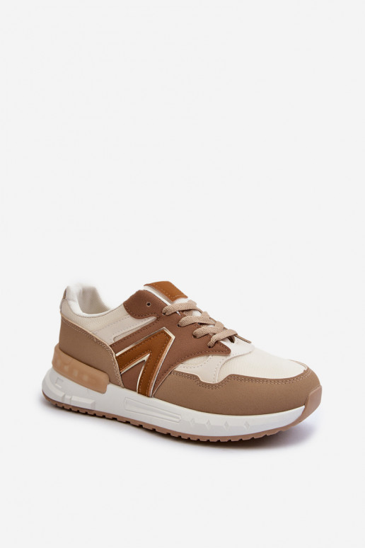 Sneakers-Modellschuhe aus braunem Öko-Leder von Vinelli Sneakers-Modellschuhe aus braunem Öko-Leder von Vinelli