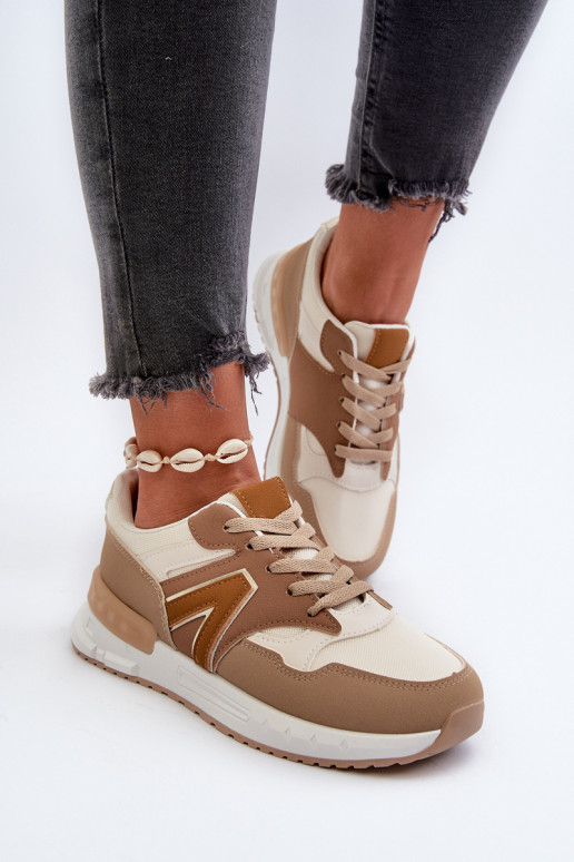 Sneakers-Modellschuhe aus braunem Öko-Leder von Vinelli Sneakers-Modellschuhe aus braunem Öko-Leder von Vinelli