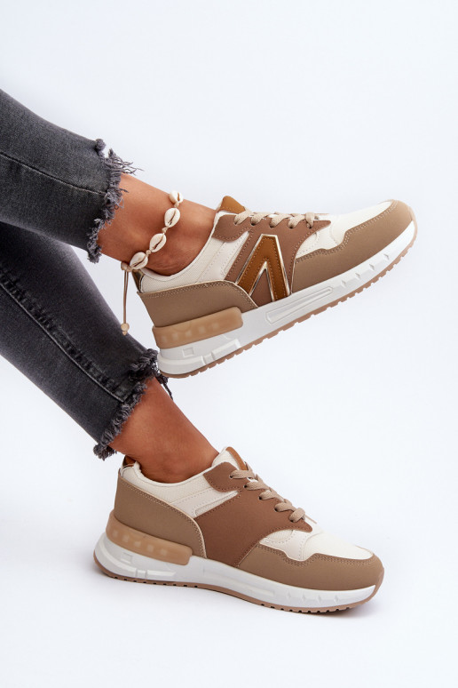 Sneakers-Modellschuhe aus braunem Öko-Leder von Vinelli Sneakers-Modellschuhe aus braunem Öko-Leder von Vinelli