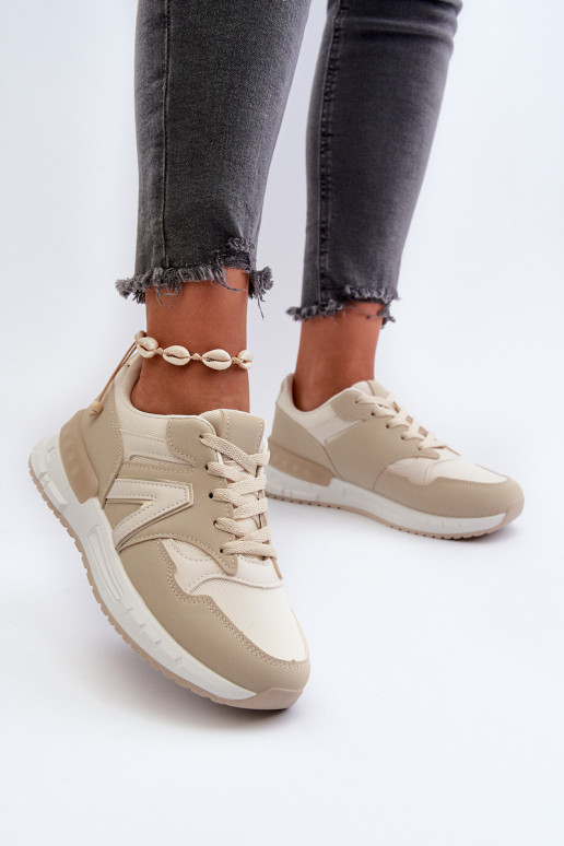 Sneakers-Modellschuhe aus beigem Öko-Leder von Vinelli Sneakers-Modellschuhe aus beigem Öko-Leder von Vinelli