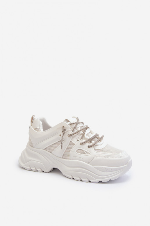 Sneakers-Modellschuhe mit modischen massiven Sohlen in der weißen Farbe Relissa Sneakers-Modellschuhe mit modischen massiven Sohlen in der weißen Farbe Relissa
