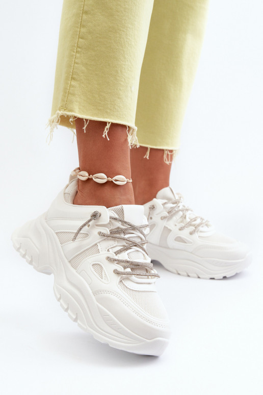 Sneakers model schoenen met modieuze massieve zool in witte kleur Relissa