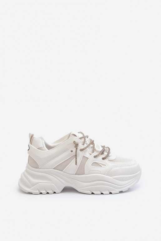 Sneakers-Modellschuhe mit modischen massiven Sohlen in der weißen Farbe Relissa Sneakers-Modellschuhe mit modischen massiven Sohlen in der weißen Farbe Relissa