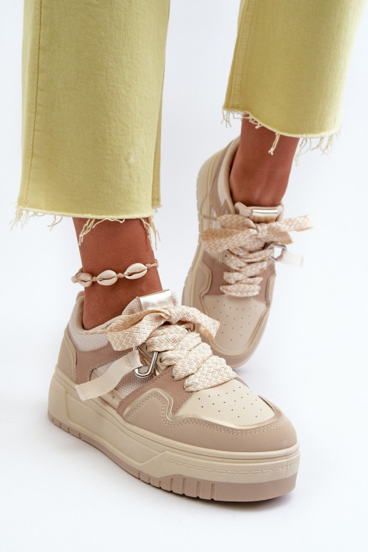 Sneakers-Modellschuhe mit Plateau aus beigem Öko-Leder von Moun Sneakers-Modellschuhe mit Plateau aus beigem Öko-Leder von Moun