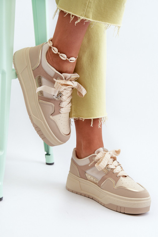 Sneakers-Modellschuhe mit Plateau aus beigem Öko-Leder von Moun Sneakers-Modellschuhe mit Plateau aus beigem Öko-Leder von Moun