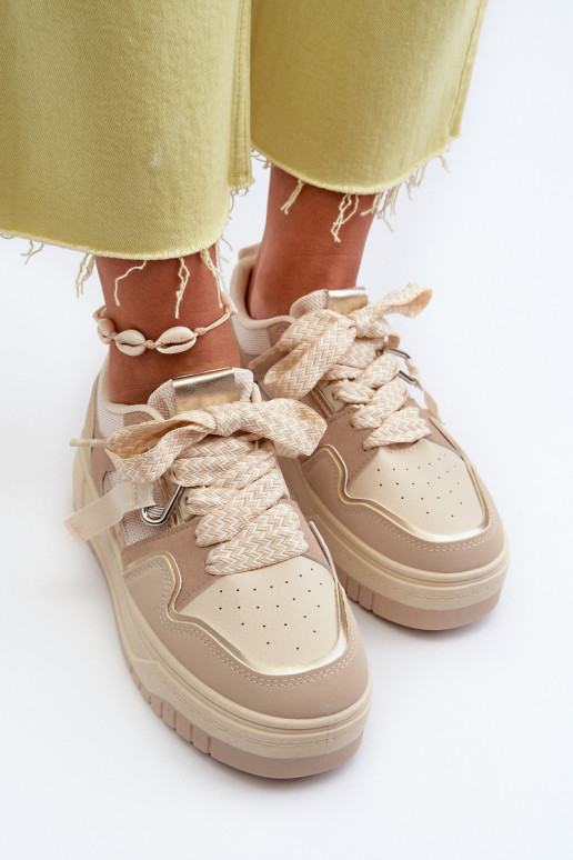 Sneakers-Modellschuhe mit Plateau aus beigem Öko-Leder von Moun Sneakers-Modellschuhe mit Plateau aus beigem Öko-Leder von Moun