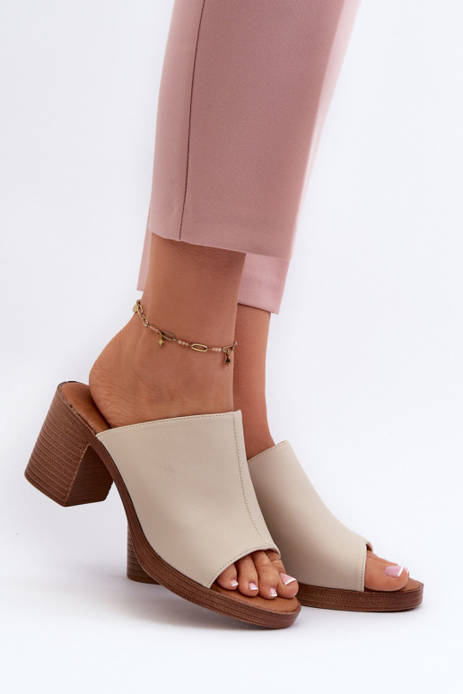 Elegante Damen-Hausschuhe mit Absätzen in der Farbe Beige von Varnila
