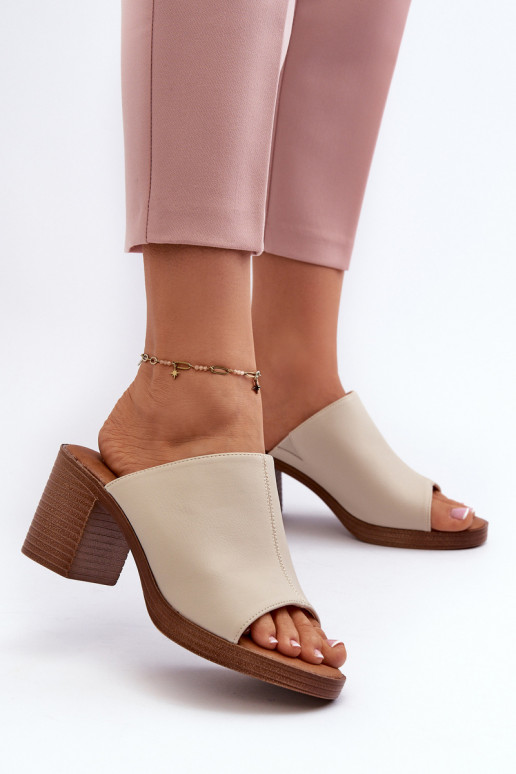 Elegante Damen-Hausschuhe mit Absätzen in der Farbe Beige von Varnila Elegante Damen-Hausschuhe mit Absätzen in der Farbe Beige von Varnila