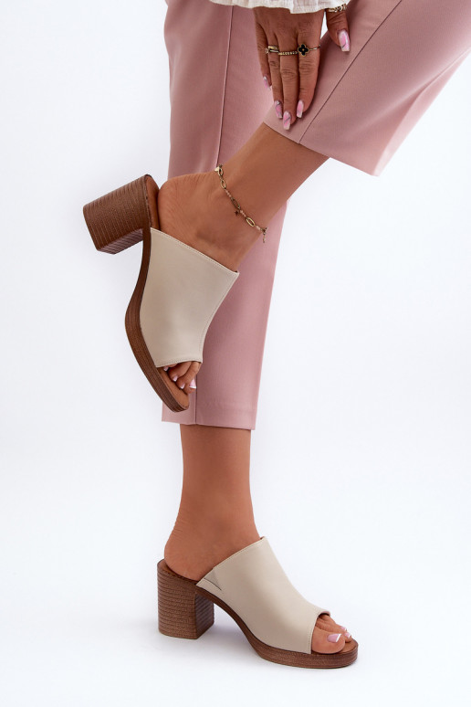 Elegante Damen-Hausschuhe mit Absätzen in der Farbe Beige von Varnila