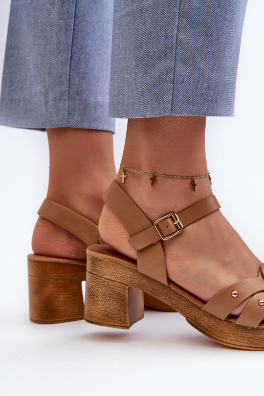Damessandalen met hakken gemaakt van eco-leer in de bruine kleur Assames