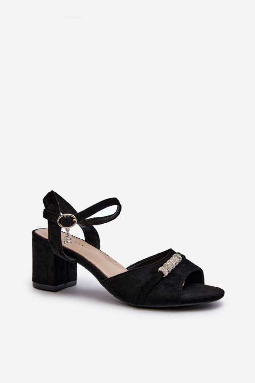 Sandales pour femmes en éco-daim à talons avec de beaux détails en noir Narhi Sandales pour femmes en éco-daim à talons avec de beaux détails en noir Narhi