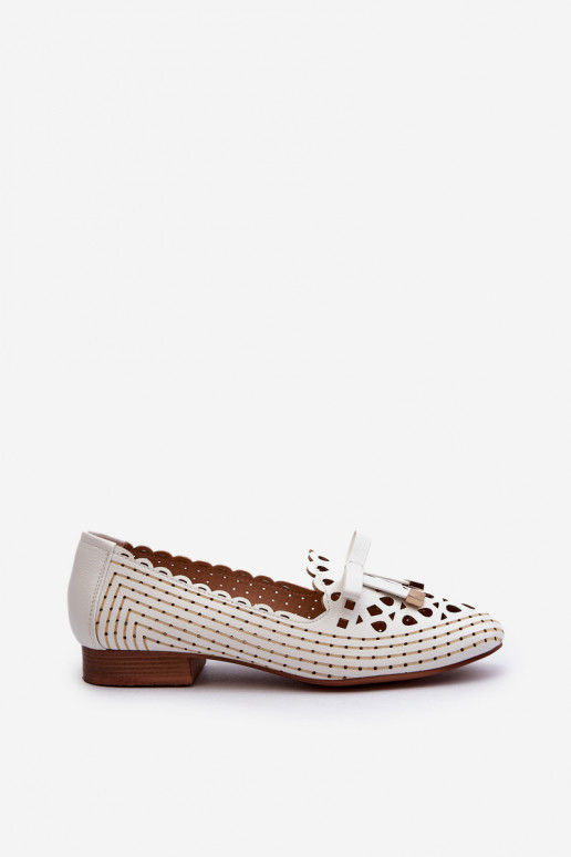 Durchbrochene Ballerinas mit Bändern in Weiß Instable