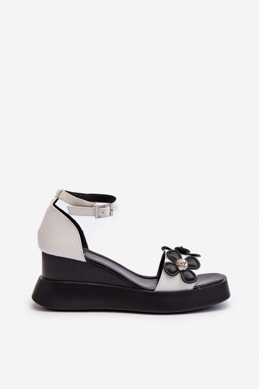 Sandales pour femmes à plateforme I Koturnie avec fleurs de couleur blanc Foviana Sandales pour femmes à plateforme I Koturnie avec fleurs de couleur blanc Foviana