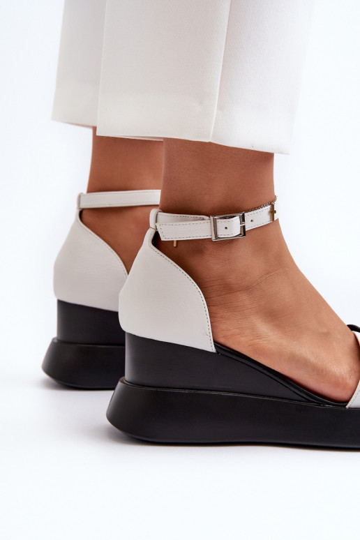 Sandales pour femmes à plateforme I Koturnie avec fleurs de couleur blanc Foviana Sandales pour femmes à plateforme I Koturnie avec fleurs de couleur blanc Foviana