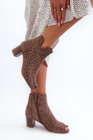 Opengewerkte dameslaarzen van biologisch suède met hoge hak en open neus Bruin Halania
