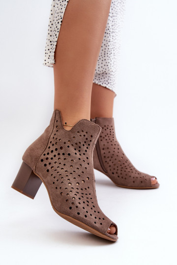 Boots femme à talon et bout ouvert en daim biologique ajouré Marron Halania 2