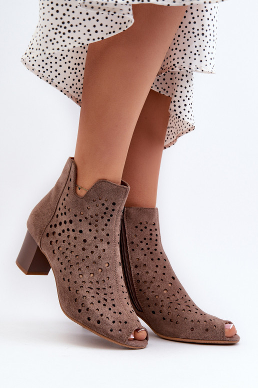 Opengewerkte dameslaarzen van biologisch suède met hoge hak en open neus Bruin Halania Opengewerkte dameslaarzen van biologisch suède met hoge hak en open neus Bruin Halania