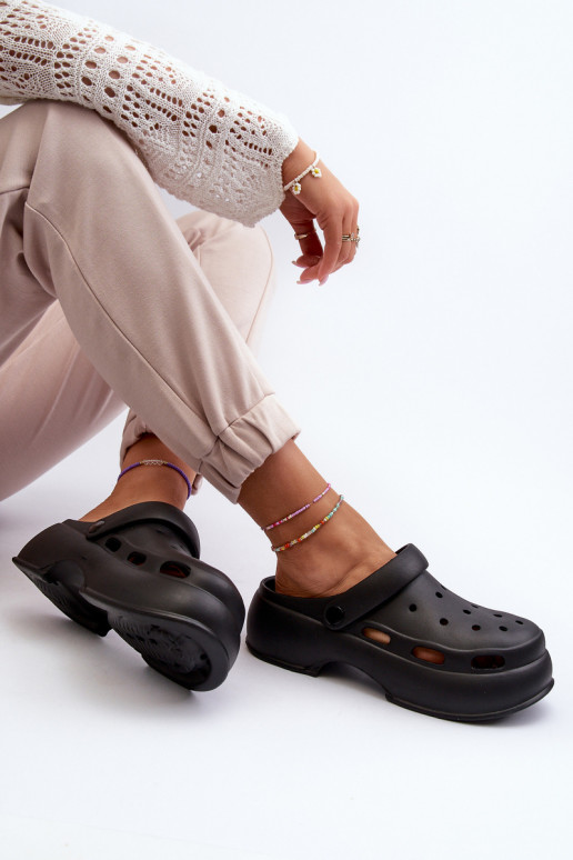 Chaussons légers Chaussons pour femmes à semelles massives tendance de couleur noir Danollia