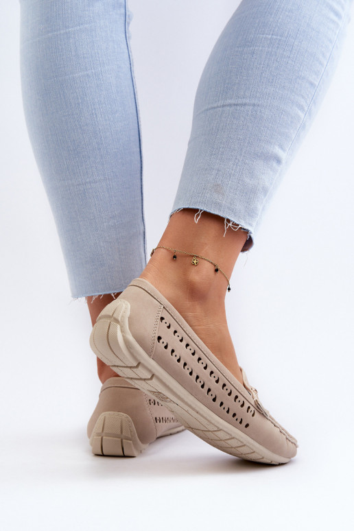 Durchbrochene Damenmokassins mit Verzierungen in Beige von Kaydance