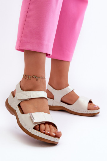 Bequeme Sandalen für Damen mit Klebeverschlüssen in der Farbe Silber von Iphiope